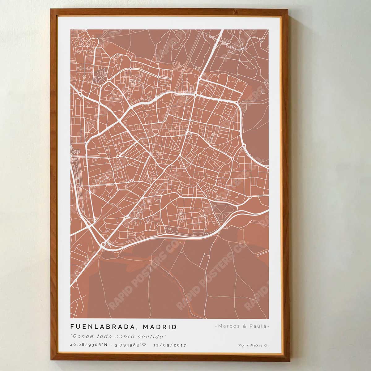 Póster personalizado con ubicación y textos donde todo comenzó del mapa de la ciudad de Fuenlabrada con frase y nombres. Diseño del mapa personalizado ideal para regalo único y original. Impresión de alta calidad, regalo perfecto para familias de Fuenlabrada.