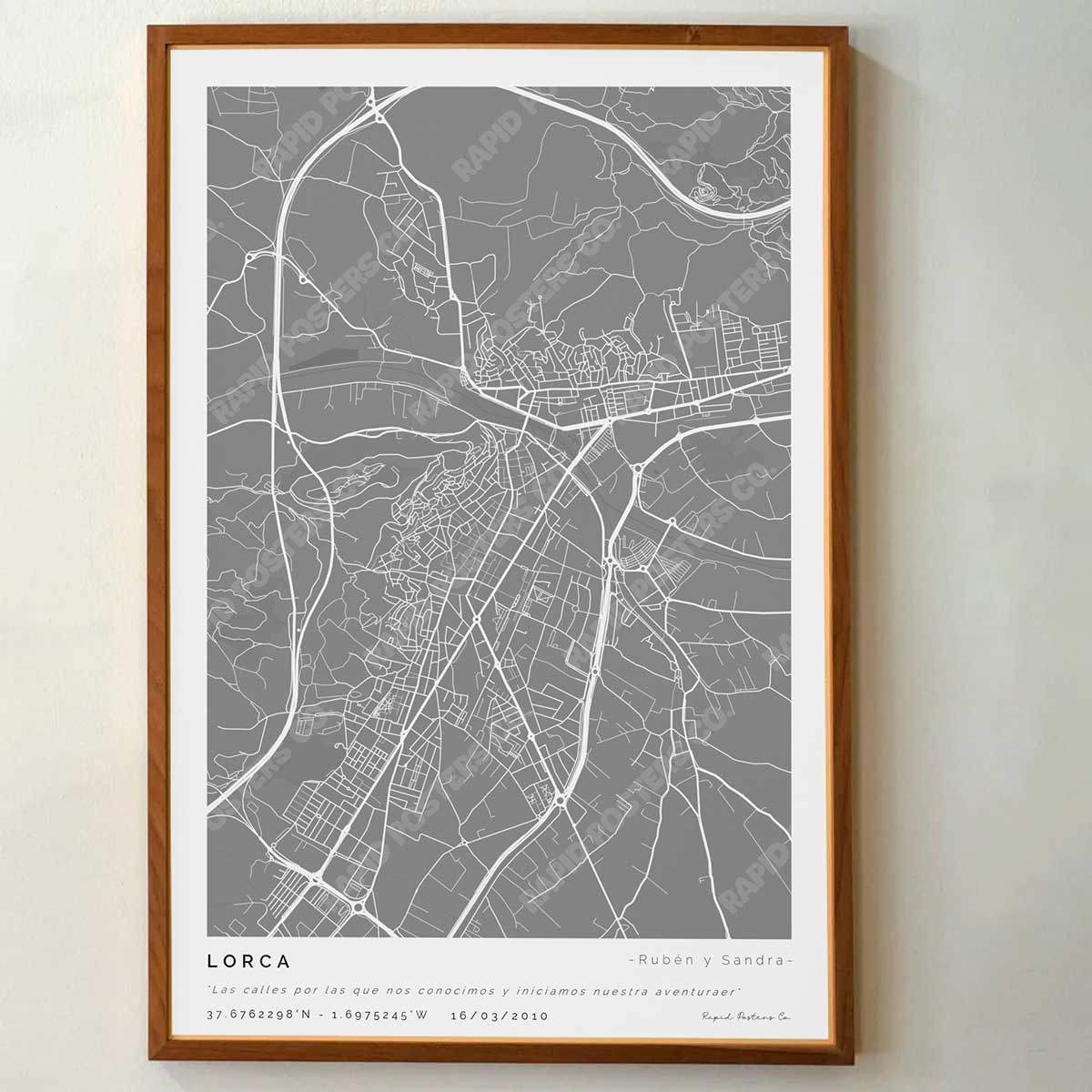 Póster personalizado con ubicación y textos donde todo comenzó del mapa de la ciudad de Lorca con frase y nombres. Diseño del mapa personalizado ideal para regalo único y original. Impresión de alta calidad, regalo perfecto para familias de Lorca.