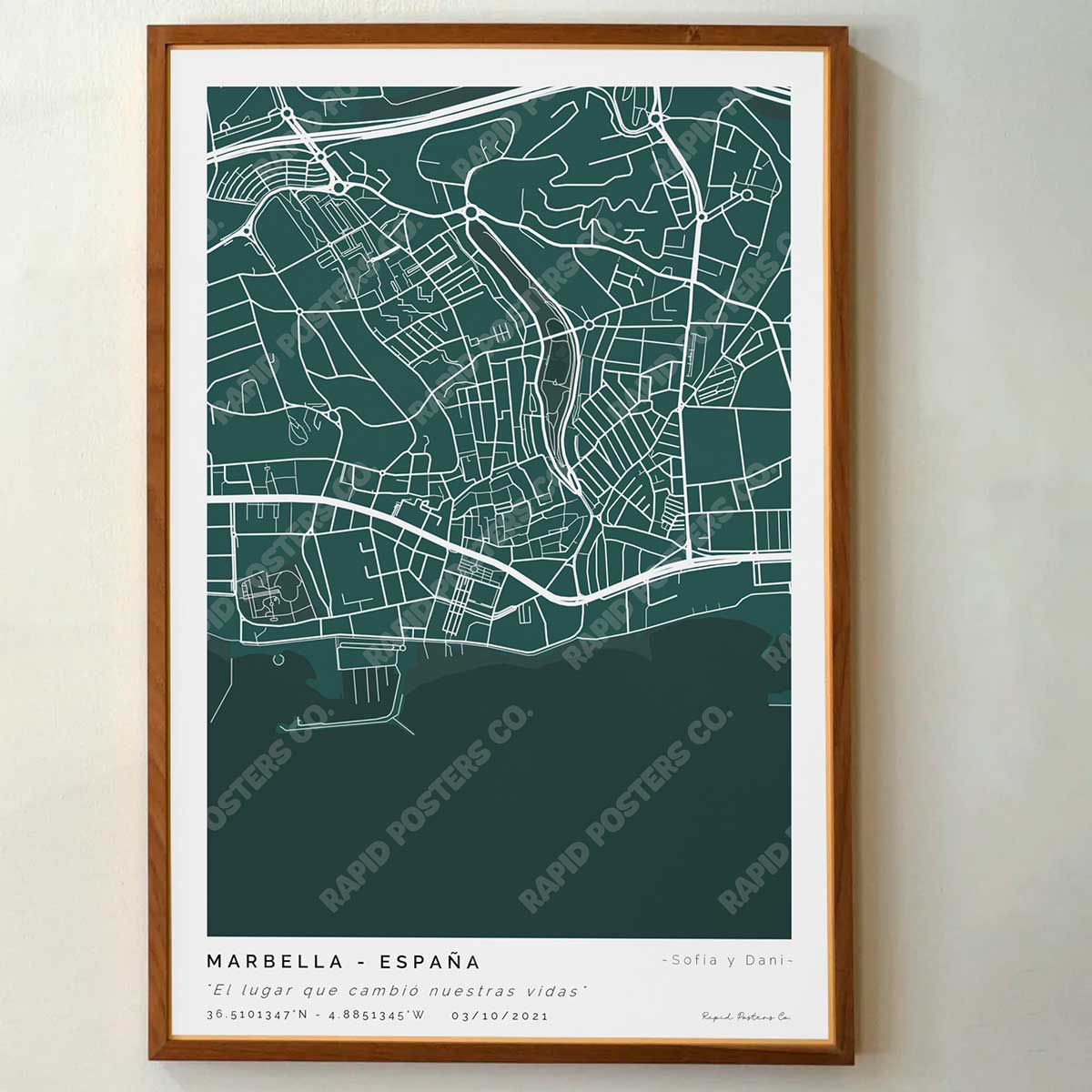 Póster personalizado con ubicación y textos donde todo comenzó del mapa de la ciudad de Marbella con frase y nombres. Diseño del mapa personalizado ideal para regalo único y original. Impresión de alta calidad, regalo perfecto para familias de Marbella.