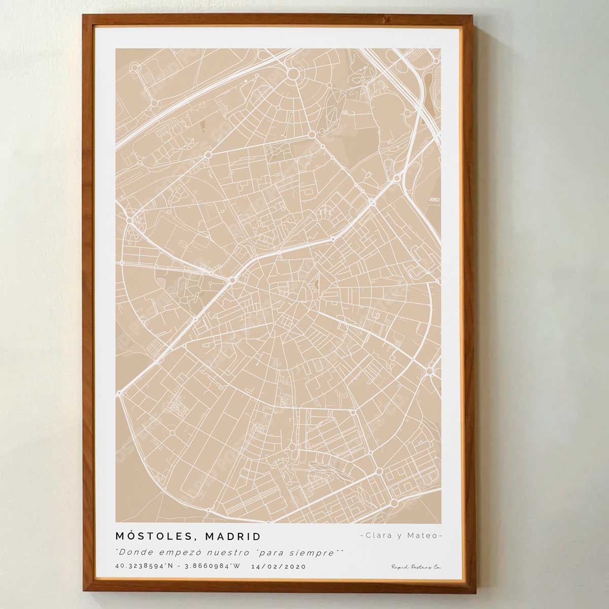 Póster personalizado con ubicación y textos donde todo comenzó del mapa de la ciudad de Móstoles con frase y nombres. Diseño del mapa personalizado ideal para regalo único y original. Impresión de alta calidad, regalo perfecto para familias de Móstoles.