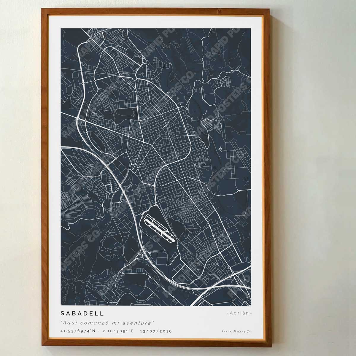 Póster personalizado con ubicación y textos donde todo comenzó del mapa de la ciudad de Sabadell con frase y nombres. Diseño del mapa personalizado ideal para regalo único y original. Impresión de alta calidad, regalo perfecto para familias de Sabadell.