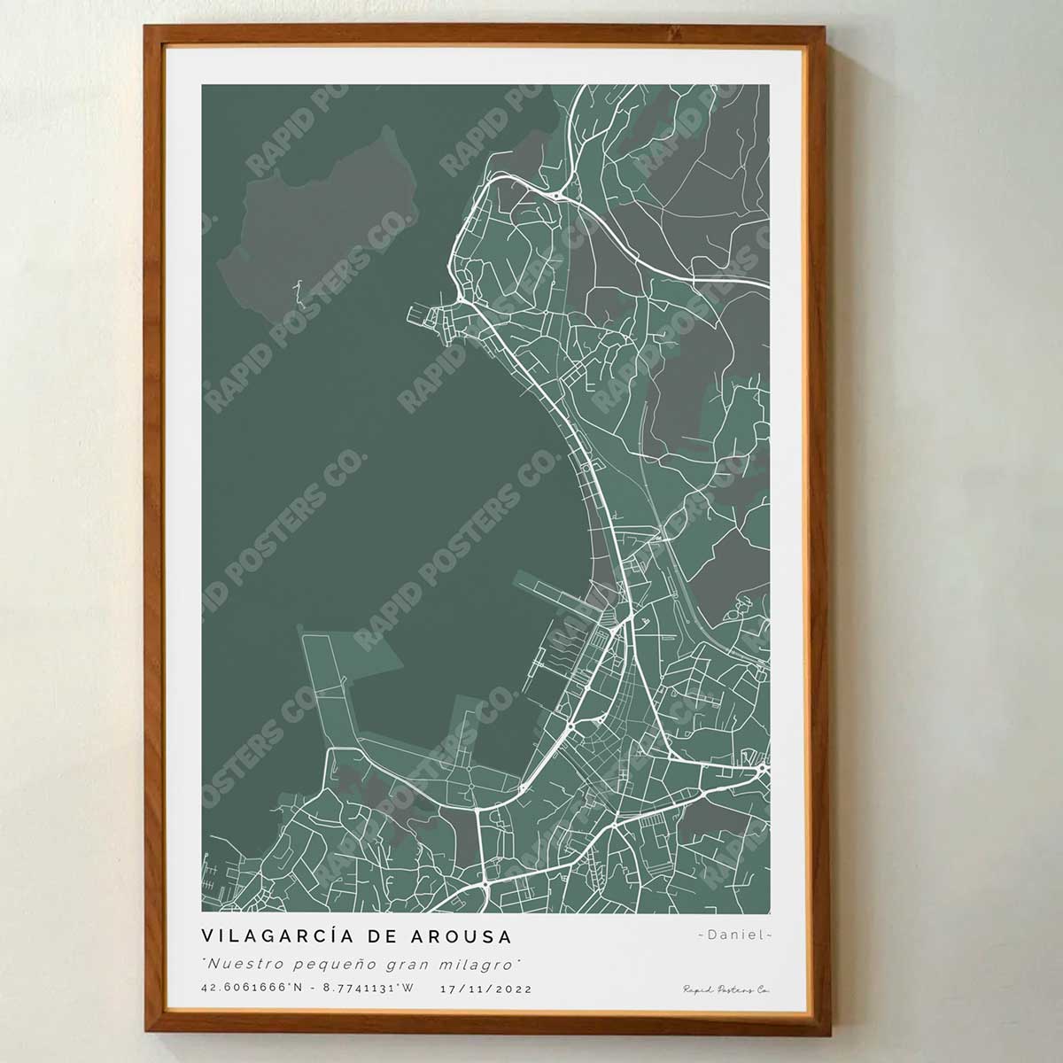 Póster personalizado con ubicación y textos donde todo comenzó del mapa de la ciudad de Vilagarcía de Arousa con frase y nombres. Diseño del mapa personalizado ideal para regalo único y original. Impresión de alta calidad, regalo perfecto para familias de Vilagarcía de Arousa.