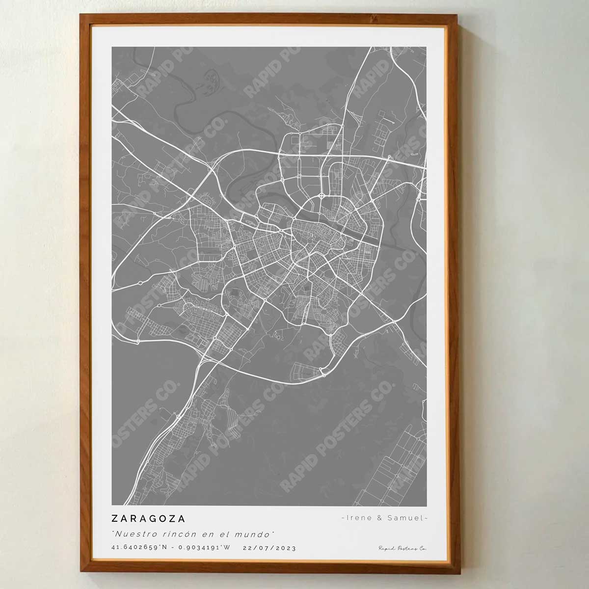 Póster personalizado con ubicación y textos donde todo comenzó del mapa de la ciudad de Zaragoza con frase y nombres. Diseño del mapa personalizado ideal para regalo único y original. Impresión de alta calidad, regalo perfecto para familias de Zaragoza.