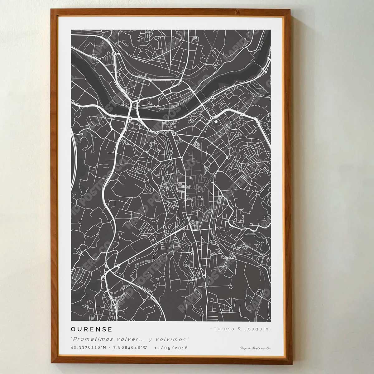 Póster personalizado con ubicación y textos donde todo comenzó del mapa de la ciudad de Ourense con frase y nombres. Diseño del mapa personalizado ideal para regalo único y original. Impresión de alta calidad, regalo perfecto para familias de Ourense.
