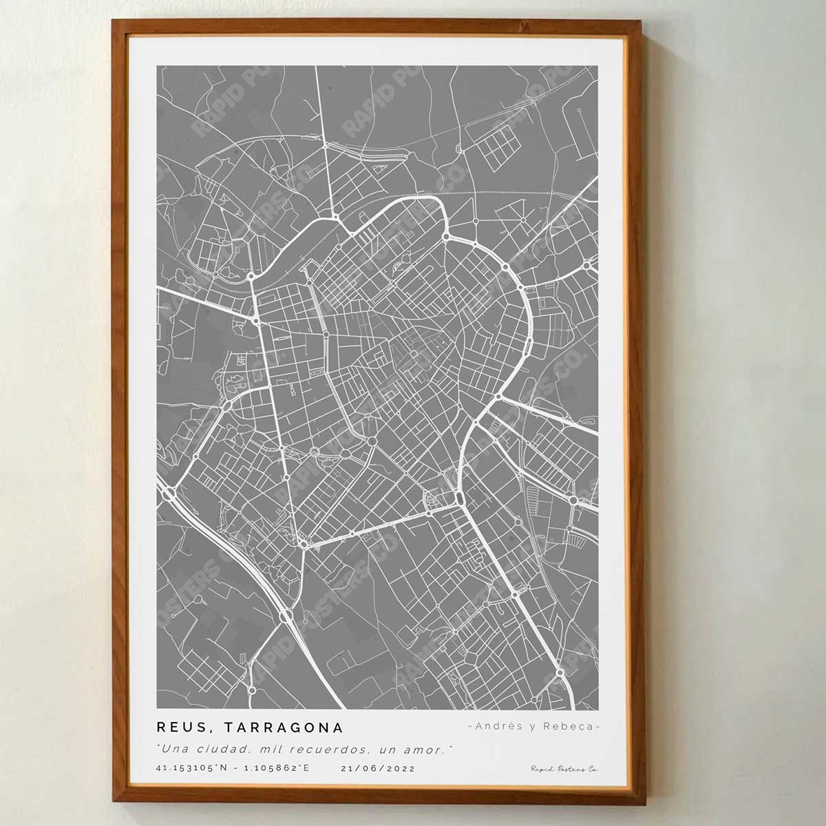 Póster personalizado con ubicación y textos donde todo comenzó del mapa de la ciudad de Reus con frase y nombres. Diseño del mapa personalizado ideal para regalo único y original. Impresión de alta calidad, regalo perfecto para familias de Reus.