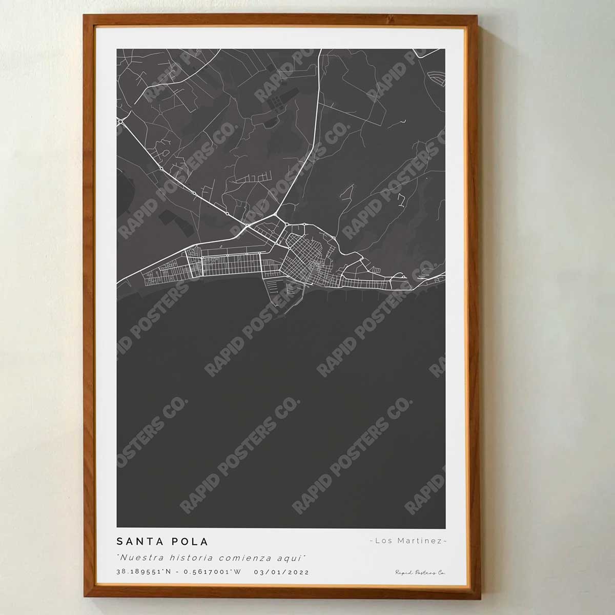 Póster personalizado con ubicación y textos donde todo comenzó del mapa de la ciudad de Santa Pola con frase y nombres. Diseño del mapa personalizado ideal para regalo único y original. Impresión de alta calidad, regalo perfecto para familias de Santa Pola.